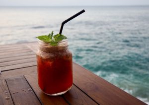 ferie, vacanze e cocktail in riva al mare 2021