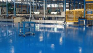 magazzino con pavimento in resina blu