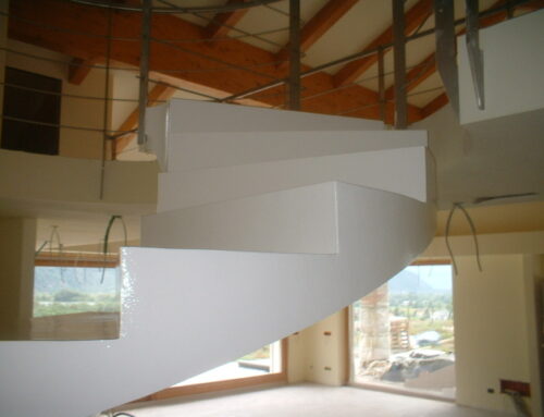 Rivestimento in resina scala bianca