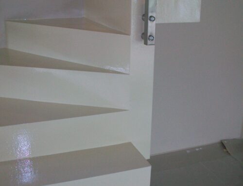 Rivestimento scala bianca